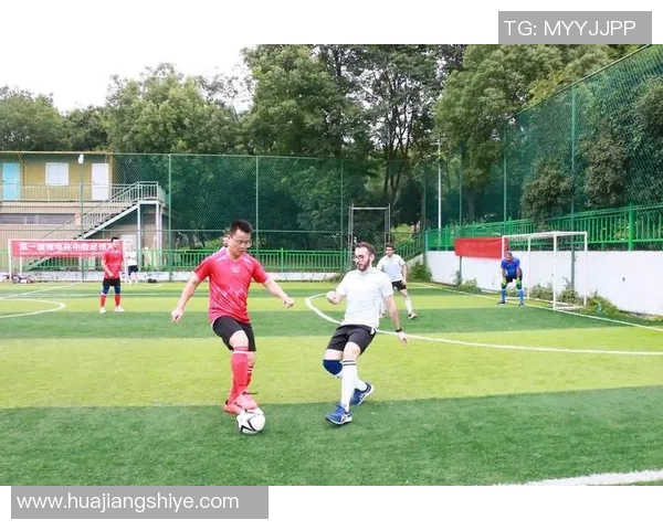 开MINI的足球明星们如何在绿茵场上展现激情与风采