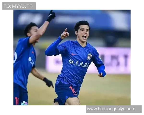 足球明星在场内外的双重标准与公众期待的碰撞分析